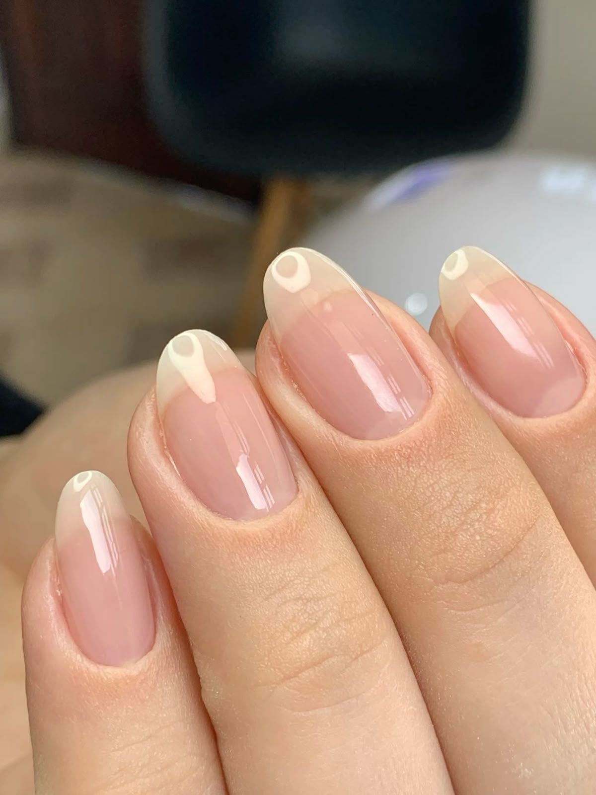 Unhas com acabamento natural perolado